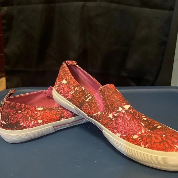 Isaac Mizrahi slip ons floral - Picture 3 of 3